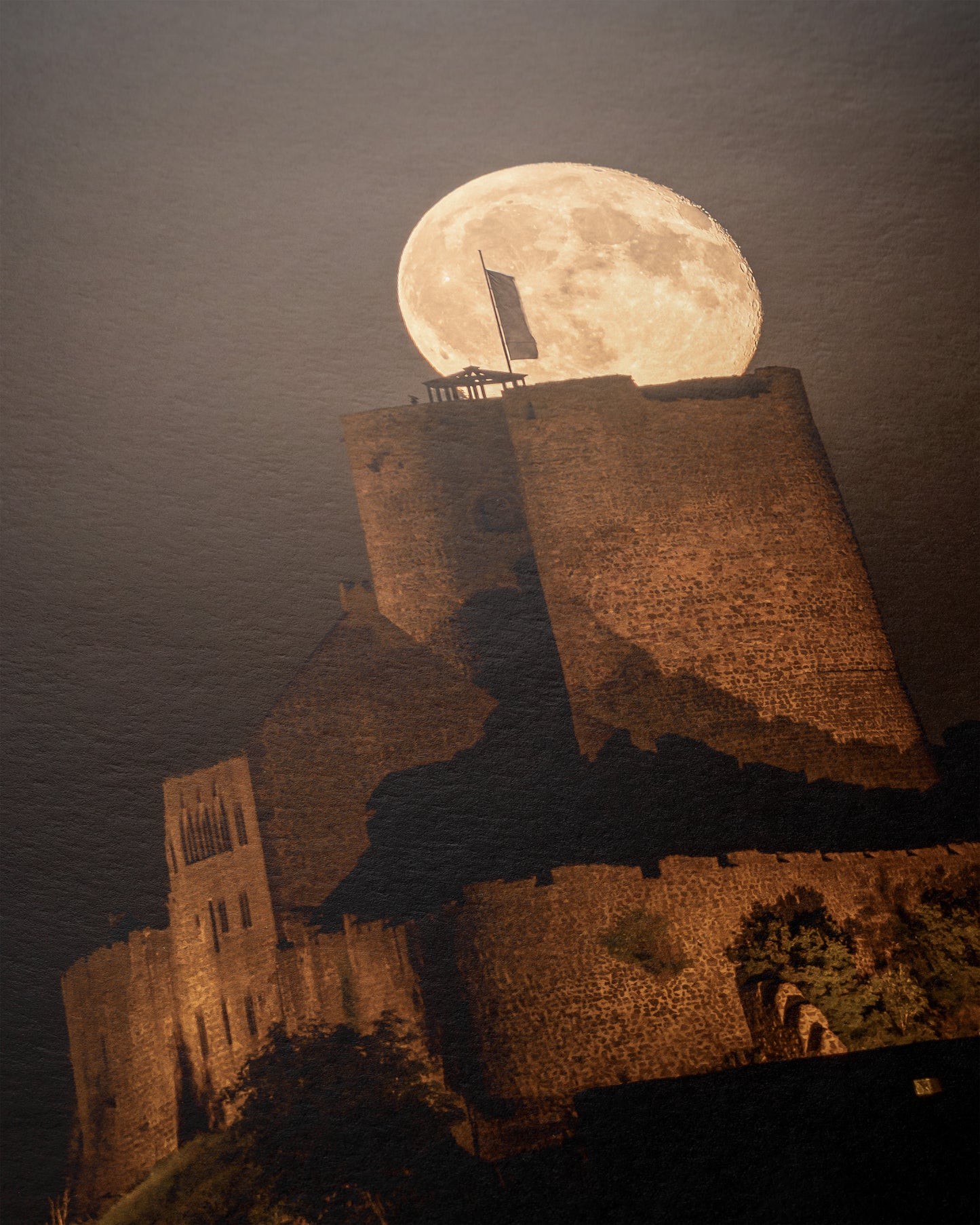 Mond über Münzenberg